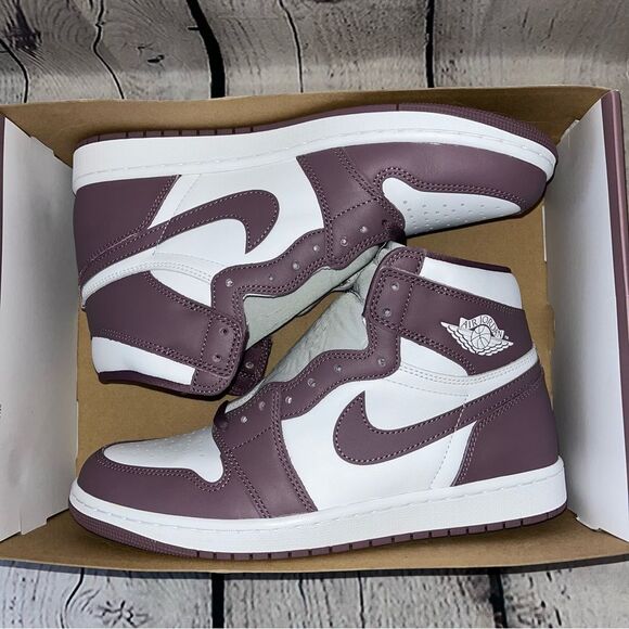 NWT Nike Air Jordan 1 Retro High OG Sneakers Size 10.5 - Picture 3 of 14